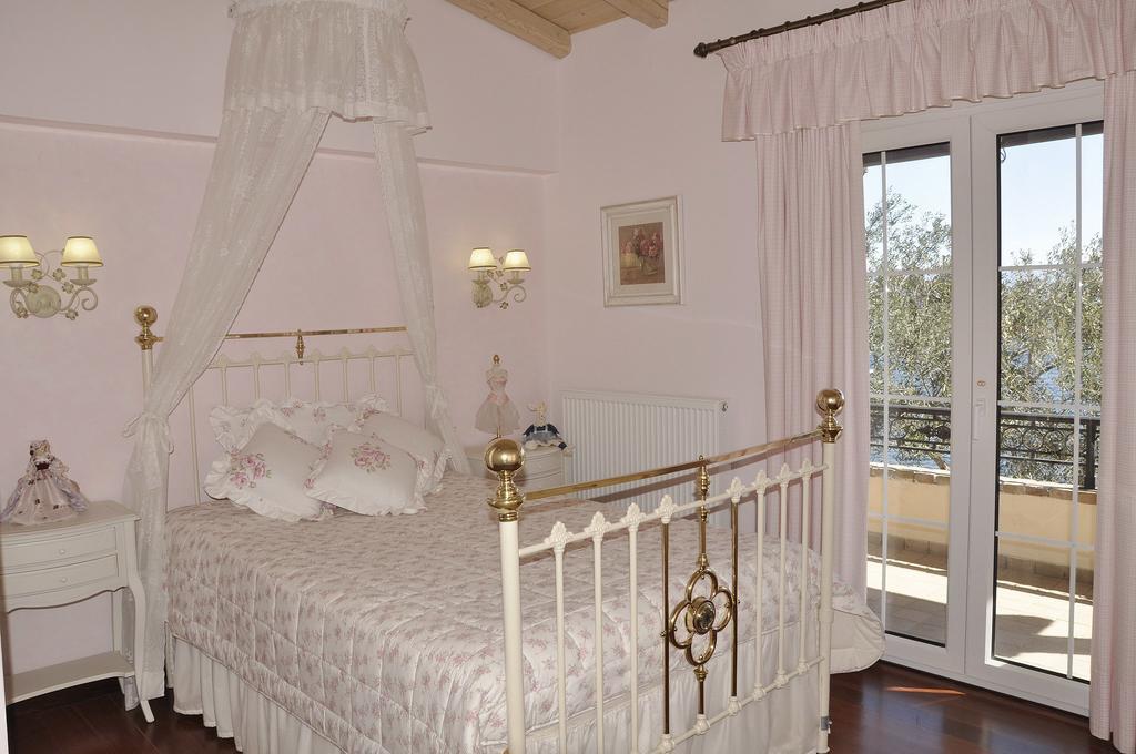 Villa Romantica Perama  Zimmer foto